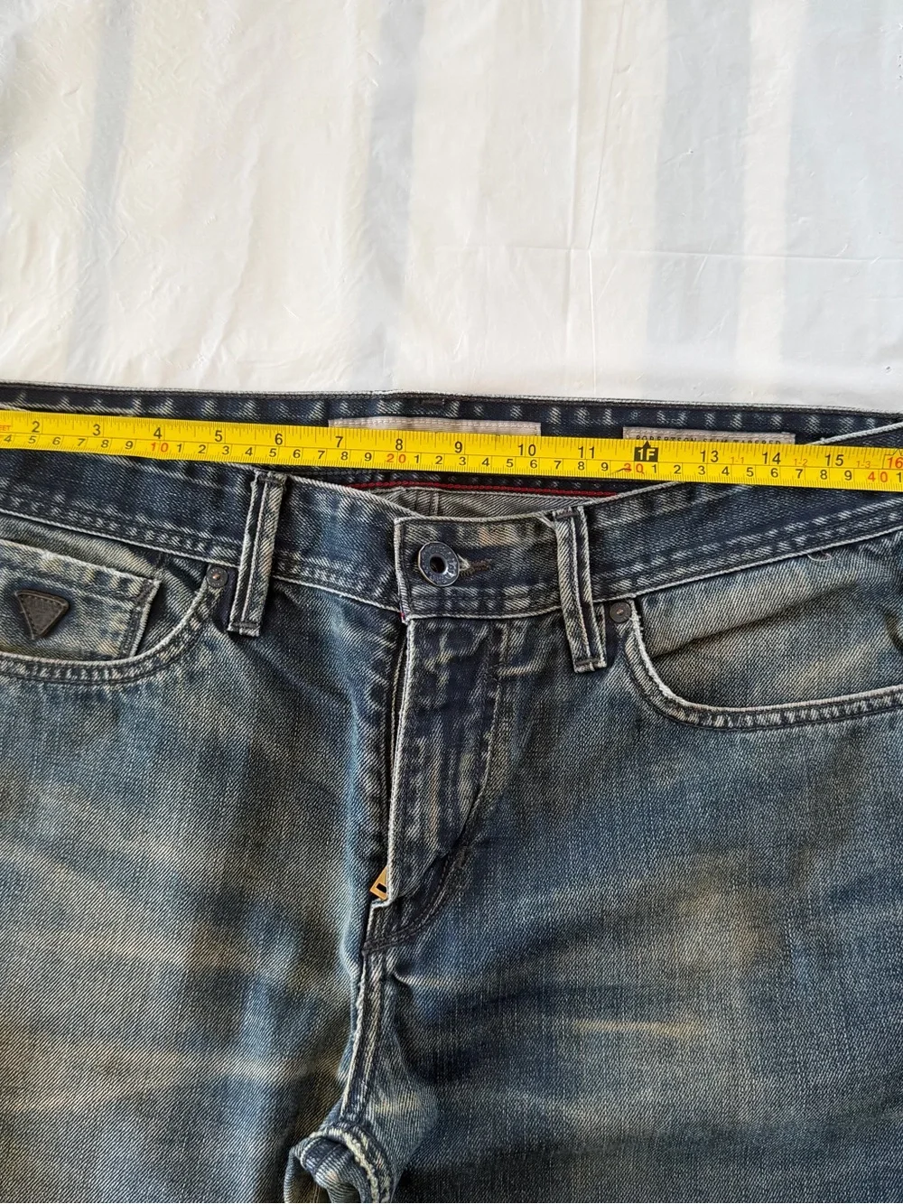 GUESS Robertson Slim Tapered Distressed Jeans 33x32 fits 34x30
